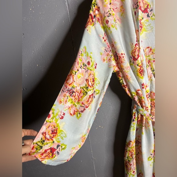 Floral robe in beautiful spring colors. - Picture 5 of 7